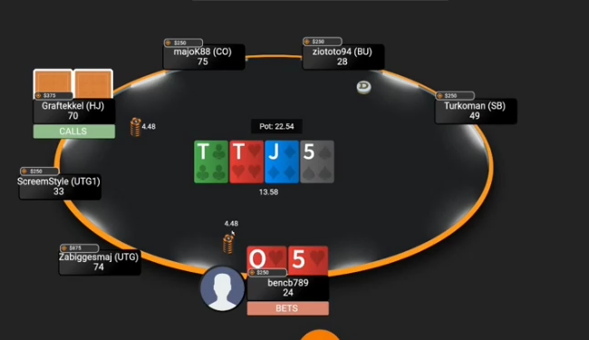 5♠ 턴 · 실제 4.48bb 베팅과 상대 콜. 더 큰 사이즈는 발화 속 대안.